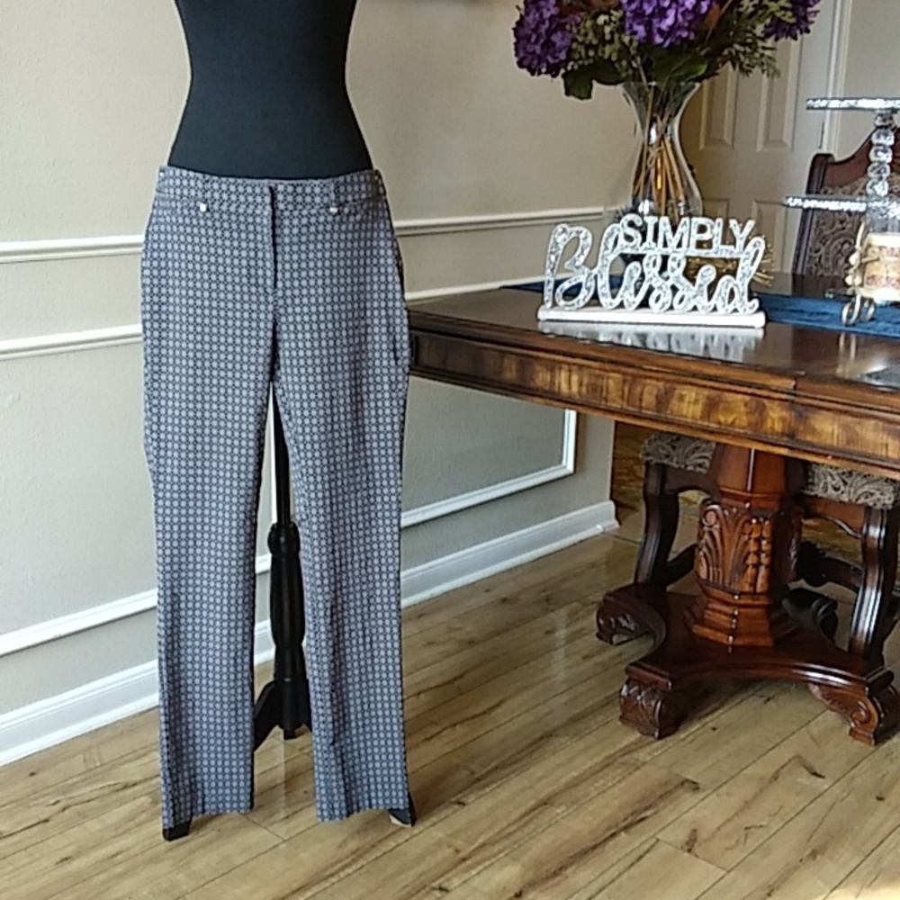 Comfort Fit Navy Blue And Tan Slim Leg Pant By Rafaella. Size 6